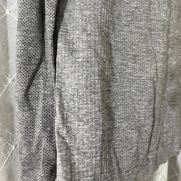 grey lululemon long sleeve size L - Picture 5 of 5